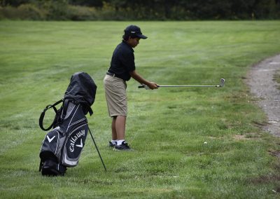 student putting